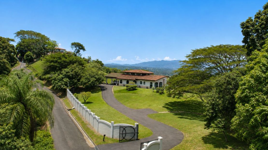 Privacy & Exceptional Natural Surroundings