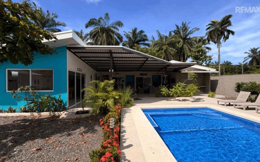 Bandera Beach Home – Furnished 4-Bedroom Beach Home with Pool & Entertainment Area