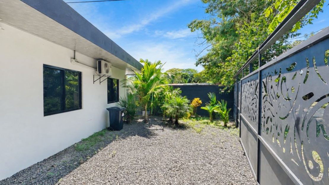 Seaside Villa – Modern Coastal Living and Investment Opportunity in Uvita