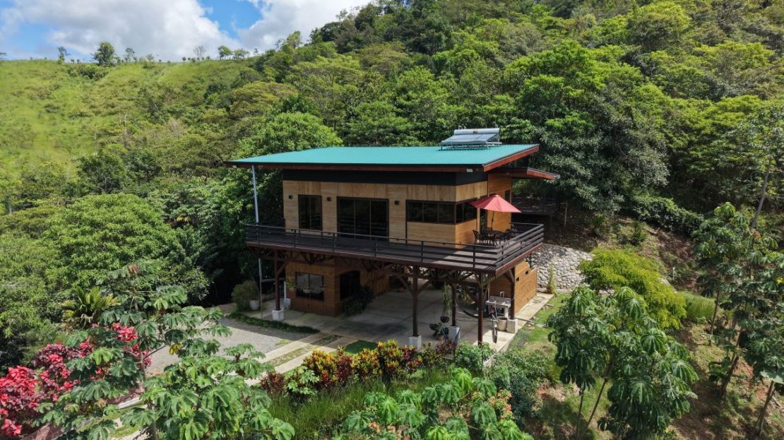 Ranch and Pool for Sale in La Guaria