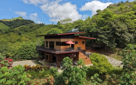 1-Hectare Property with a Two-Story Home, Ranch and Pool for Sale in La Guaria, Pérez Zeledón