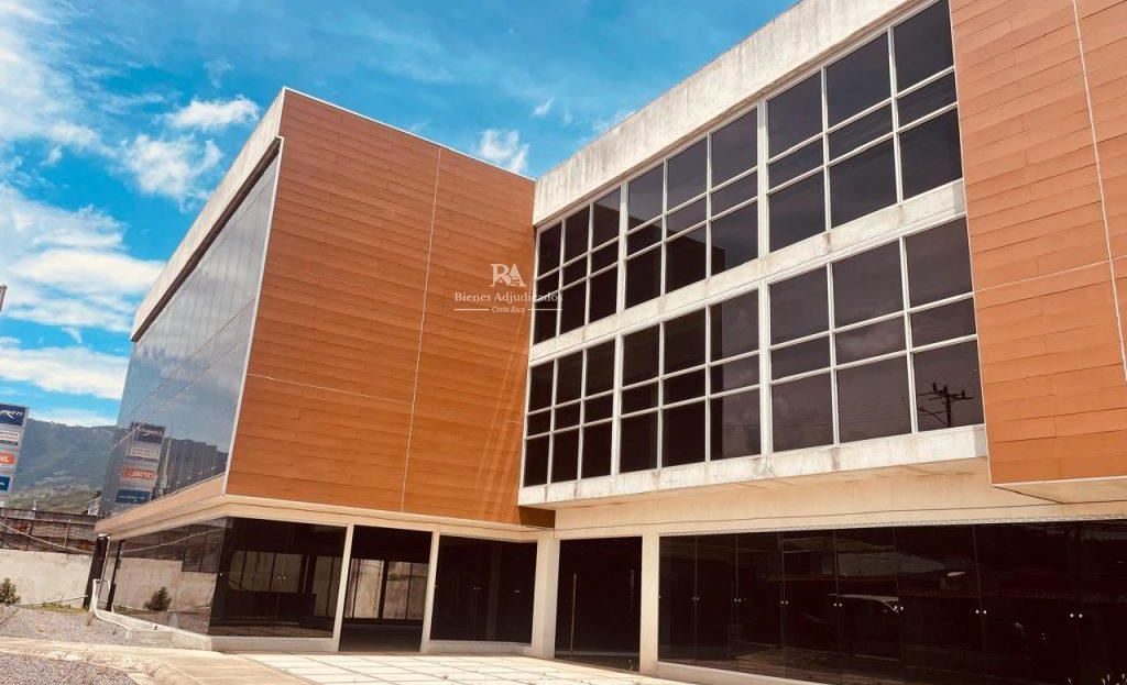 Edificio en Pozos de Santa Ana