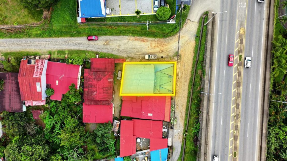 2-STORY HOUSE IN AN EXCELLENT LOCATION IN FRONT OF THE INTER-AMERICAN HIGHWAY