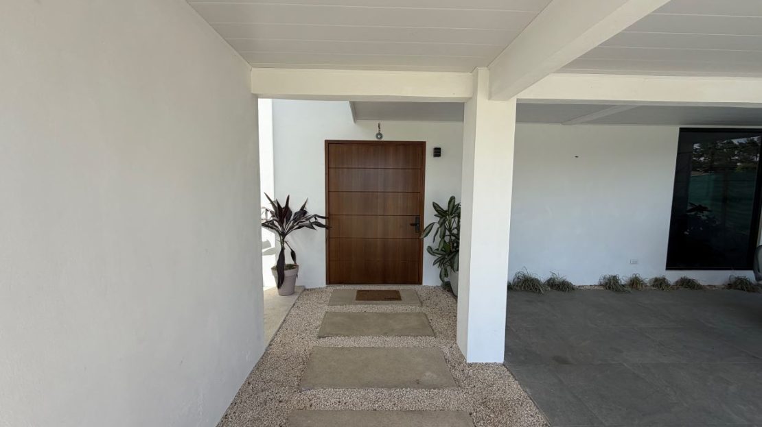 Modern Family Home for Sale in Condominio Residencial Las Mesetas