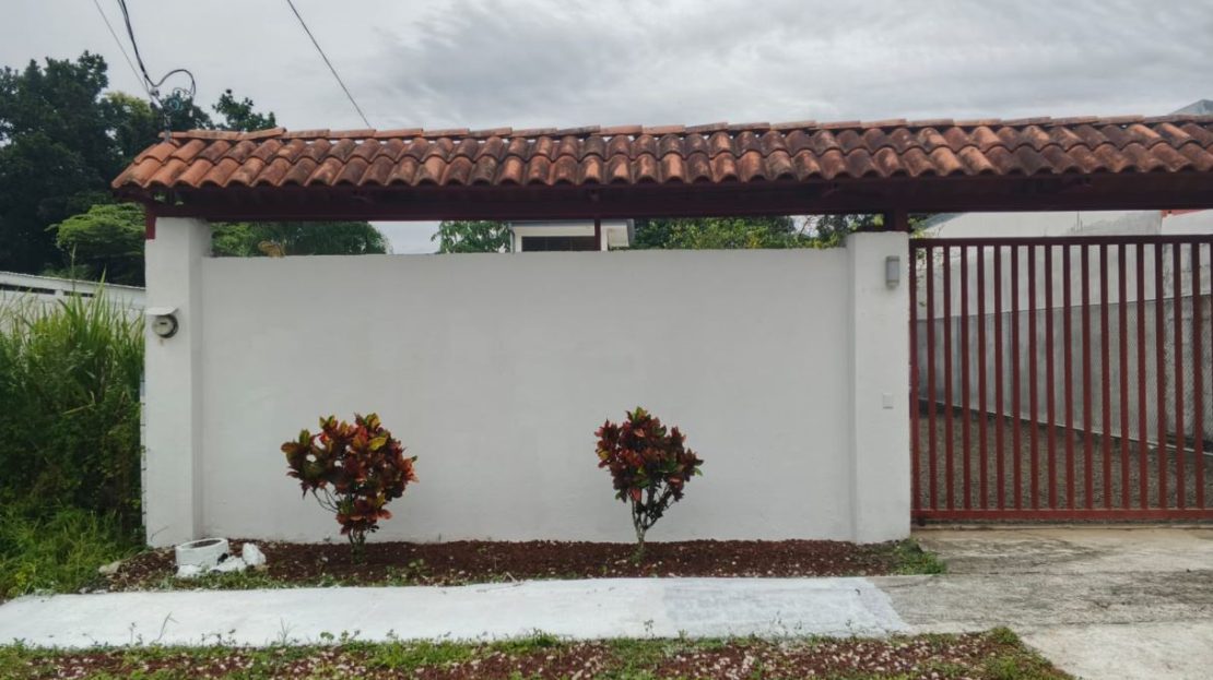 New home with perimeter near school in Atenas