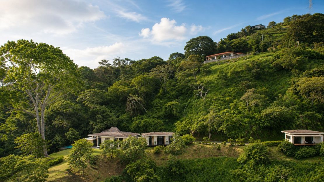 A Bali-Modern Retreat in the Hills of Atenas — Lomas Del Paraiso