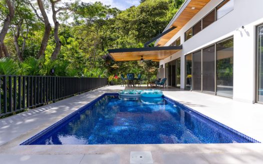 Month to month modern furnished gem in the natural setting of Hacienda Atenas