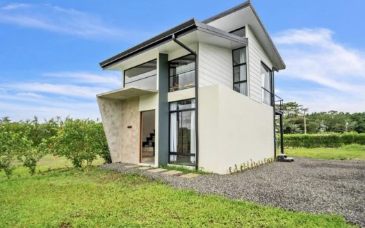 Turnkey Modern Home with Private Jacuzzi in La Fortuna