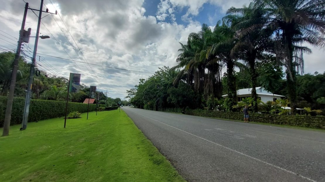 BUSINESS OPPORTUNITY - COMMERCIAL PROPERTY  - RIGHT NEXT TO THE NEW INTERNATIONAL AIRPORT OF MANUEL ANTONIO COSTA RICA .
