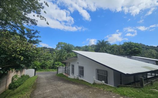 Serene country home 3b/3.5ba with breathtaking mountain views
