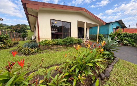 A Traditional Costa Rican Home with Character in Tronadora