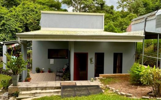 3 APARTMENTS IDEAL FOR LIVING, INVESTING, OR GENERATING INCOME THROUGH AIRBNB