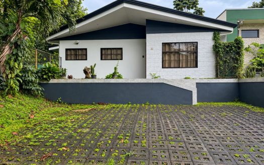 Furnished Home with Private Pool and Arenal Volcano Views – 3 Minutes from Downtown La Fortuna