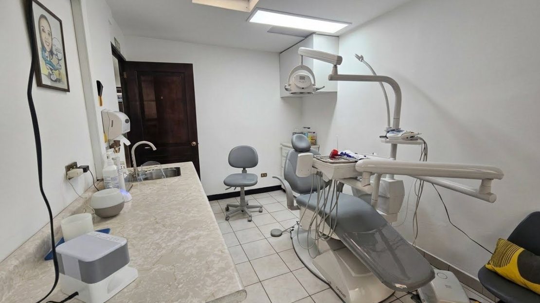 Fully Equipped Dental Clinic for Sale with Over 25 Years of Experience | Desamparados