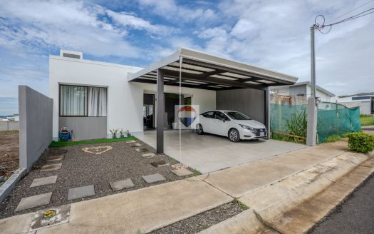 Modern 2-Bedroom Home in Gated Community in Tacares, Grecia