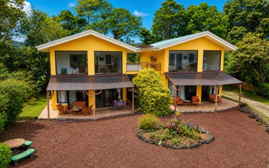 Dual-Residence Lake View Property in the Heart of Nuevo Arenal
