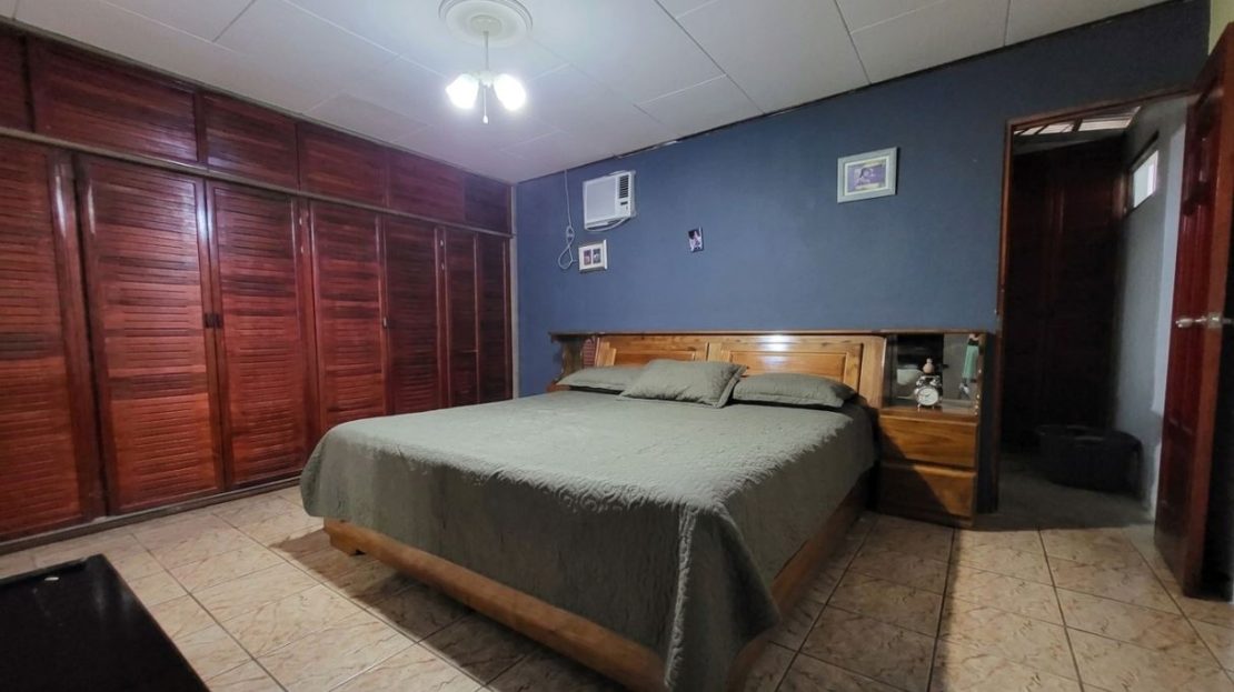 Spacious Home with Independent Loft Apartment in La Trinidad
