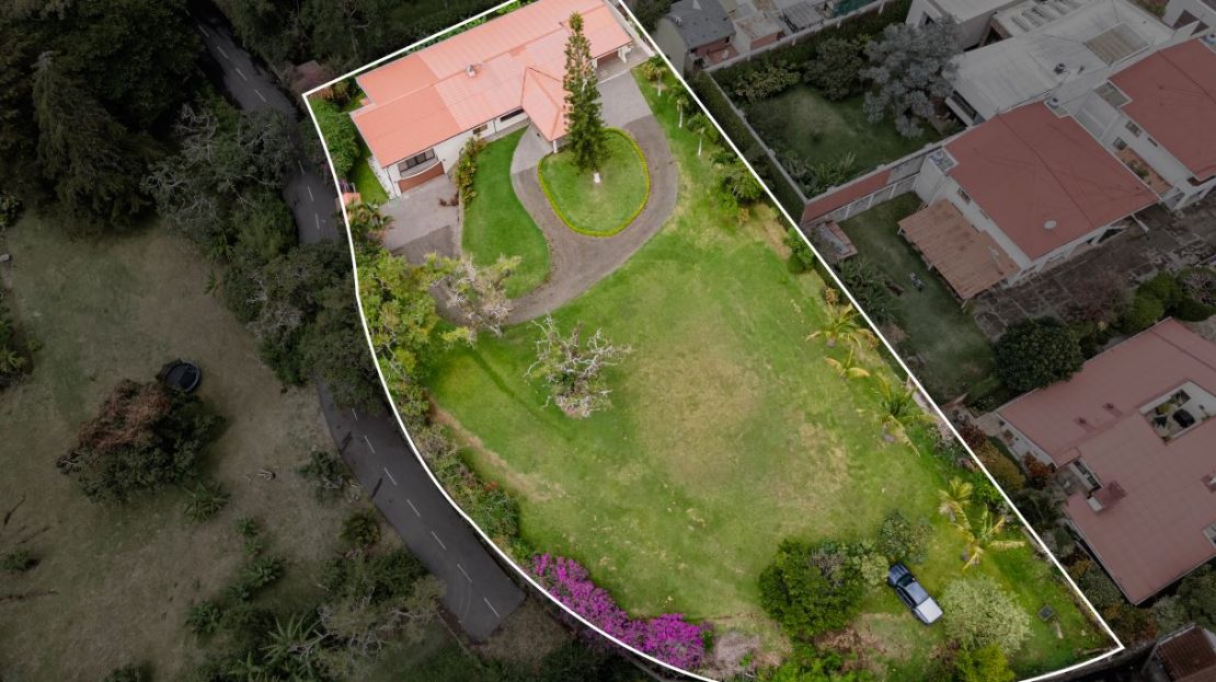 Escazú | Large Garden