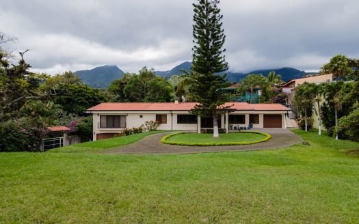 House for Sale in Bello Horizonte, Escazú | Large Garden, Panoramic Views & 6 Bedrooms