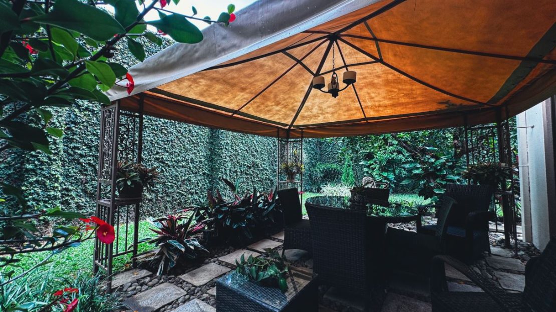 House for Rent in Loma Real Condominium