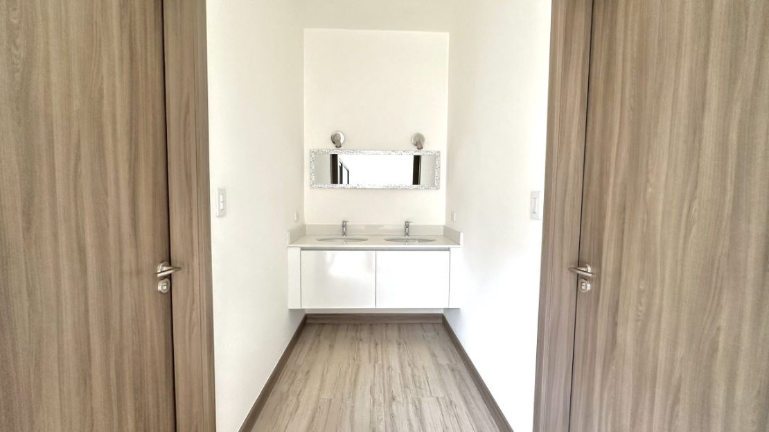 Brand-New House for Sell in Santa Ana – Be the First to Live in This Exclusive Condominium