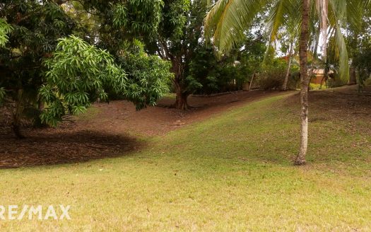 PRICE DROP!!!  BEAUTIFUL LOT 3 IN CONDOS LOMA VERDE!!!
