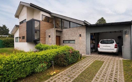 Modern House in the Mountains of Alajuela | Privacy, Nature and Contemporary Design