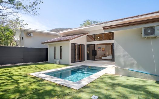 Spacious 3-Bedroom Home with Private Pool in Villarreal, Tamarindo