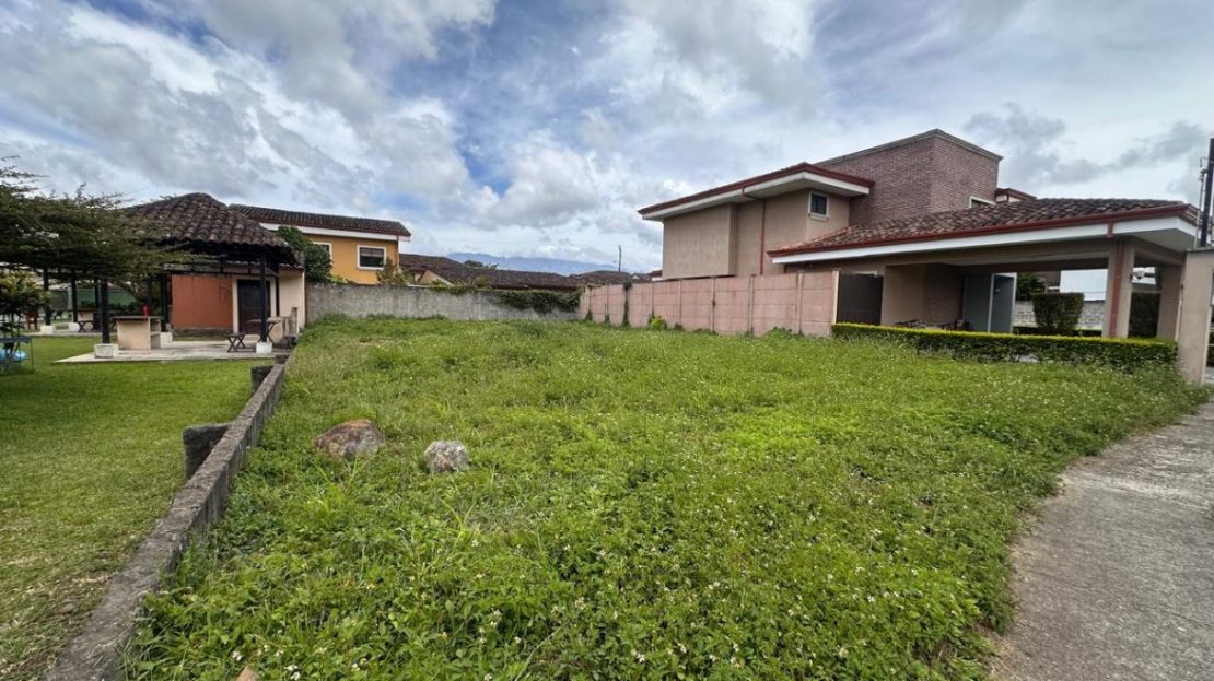 PRIME BUILDING LOT FOR SALE – CONDOMINIO ALBACETE