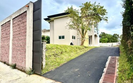 New 4-Bed Home, High-End Finishes, Gated 1,000m² Lot at 1,400m Elevation — San Isidro de Grecia, Alajuela