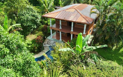 House for Sale in Ojochal: Contemporary Elegance Minutes from Playa Tortuga