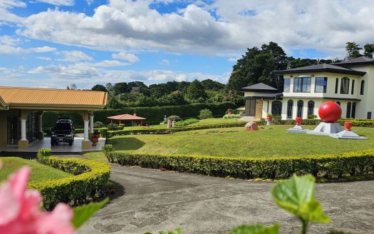 Villa Los Sueños – Multifamily Estate in San Rafael de Heredia