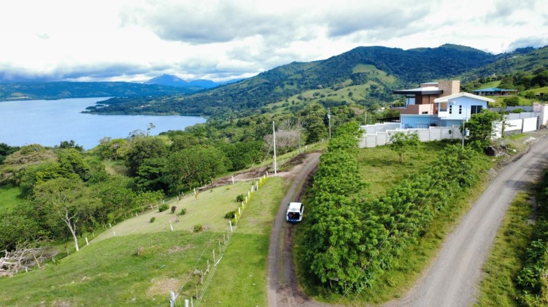 Arenal’s Majestic Horizon: Lake & Volcano View Lot in Tronadora