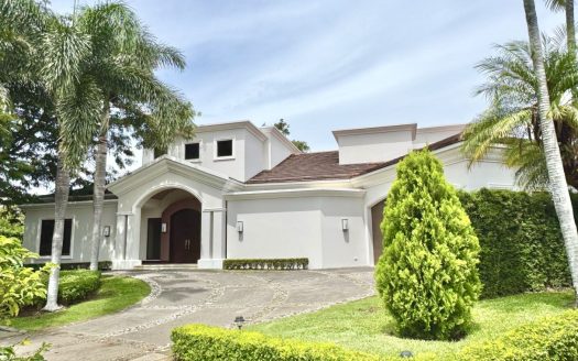 Luxury Residence for Sale, Santa Ana / Elegance-Spacious living-Privacy