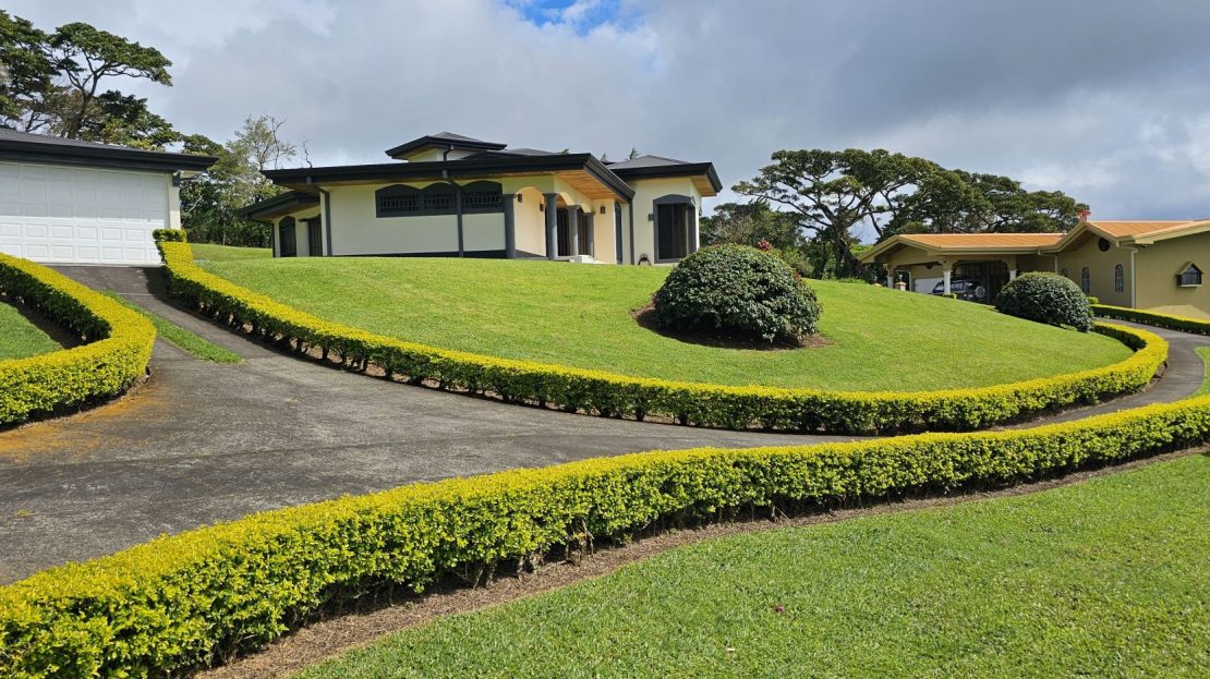 Villa Los Sueños – Multifamily Estate in San Rafael de Heredia