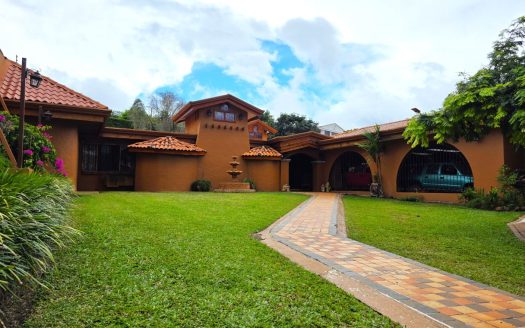 Where location becomes opportunity | 2,076 m² property on the main road of Santo Domingo, Heredia