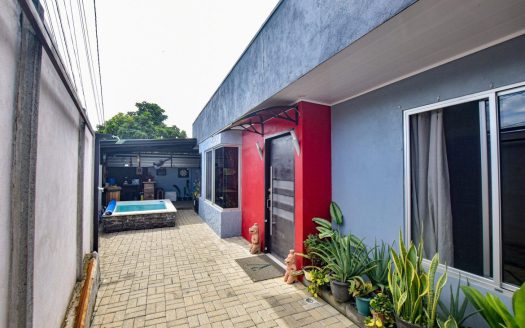 Single-Family Home for Sale in Barrio San Francisco, Perez Zeledon: 3 Beds, Pool, 2-Car Garage