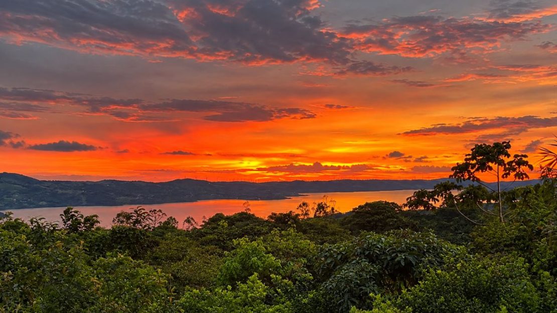 Amazing Bella Vista - A Private Resort Estate Above Lake Arenal