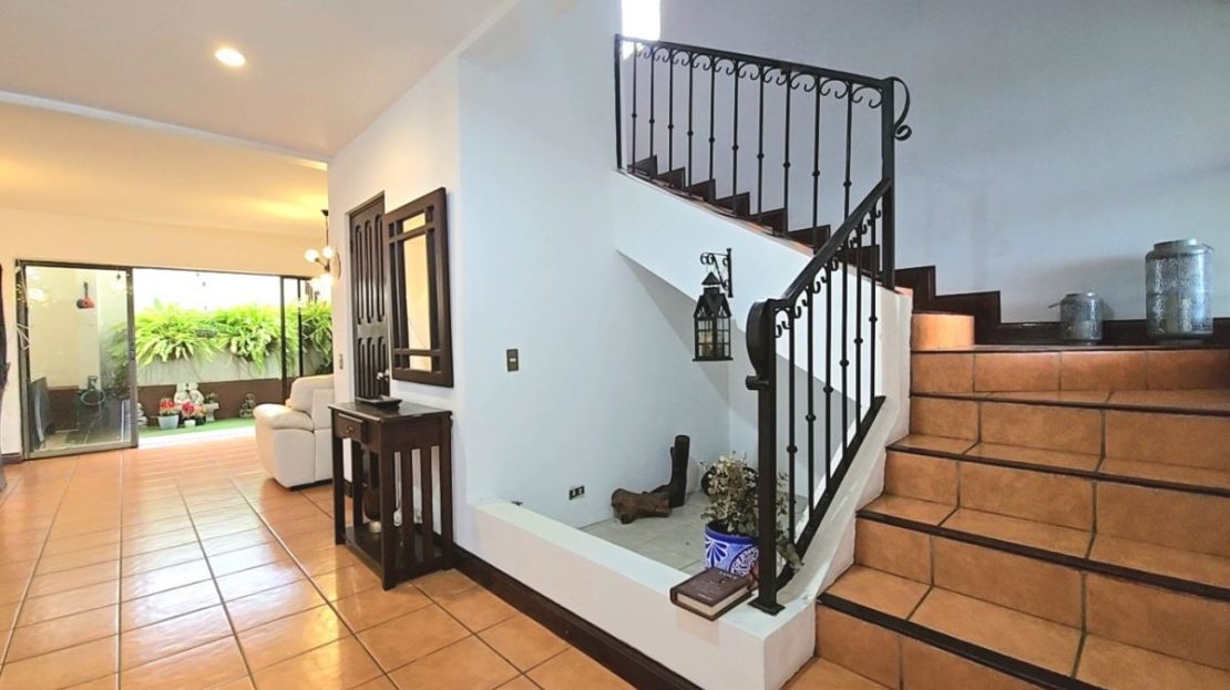 Swimming Pool & Prime Location