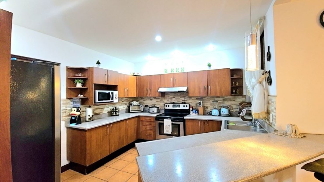 Home for Sale in Heredia | 280 m² of Construction