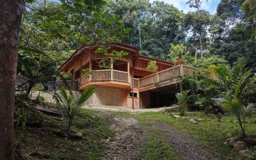 Private Nature Sanctuary: 2.5-Acre Estate with Guest House in Residential Otro Mundo, Pérez Zeledón