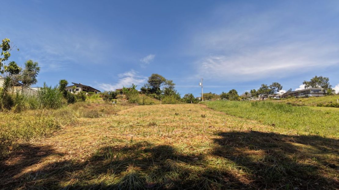 Land for Sale in Barrio San Valentin: 826 sqm Building Lot with Panoramic Views