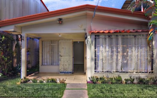 House for Sale – An Investment Opportunity in Downtown Pérez Zeledón!