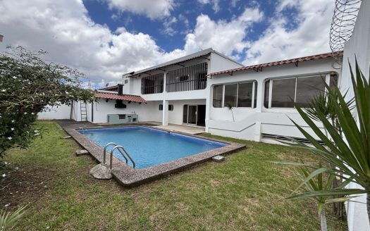 House for Sale with Pool in Rohrmoser.