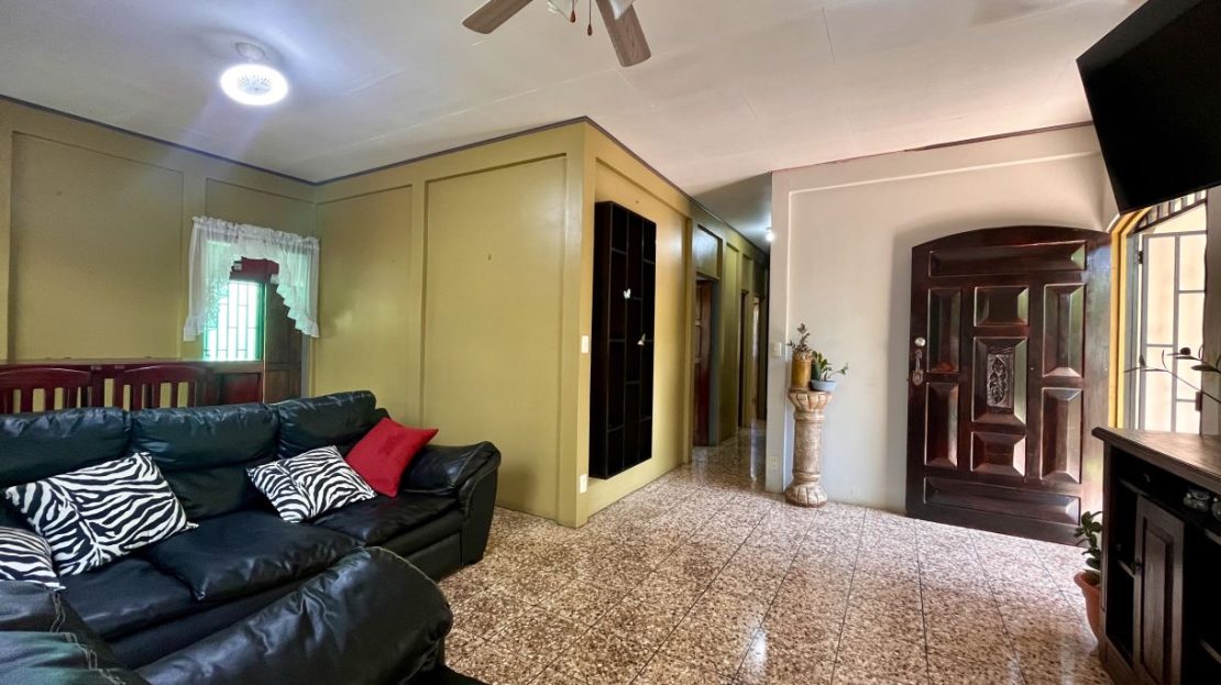 House for Sale in El Hoyon
