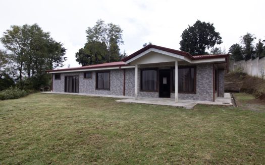 House for Sale in La Trinidad de Dota: Nature, Space & Privacy