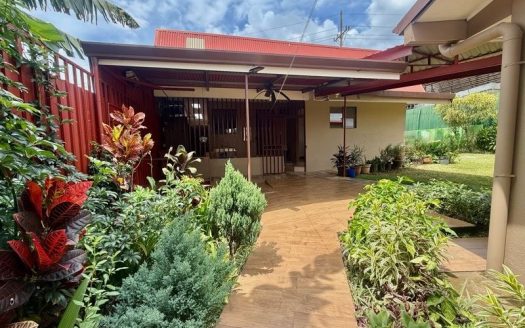 Home + apartment to rent or for extended family, minutes from the Grecia/Naranjo junctions