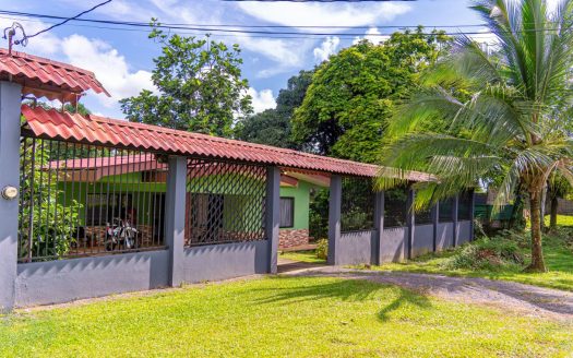 Casa en Venta en Guápiles | Amplio Terreno de 610 m² a Solo 1.5 km del Centro