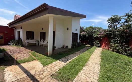 FOR SALE: SINGLE-STORY HOUSE WITH GARDEN FVB