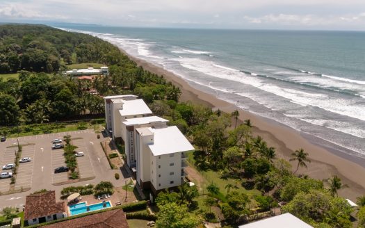 2 Bedroom Oceanfront Condo/Condominio de 2 Habitaciones Frente al Mar